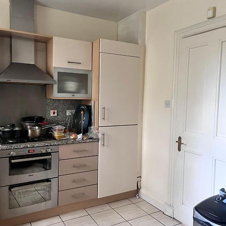 Private Room In Charming Detached House In Newington Единбург Екстериор снимка